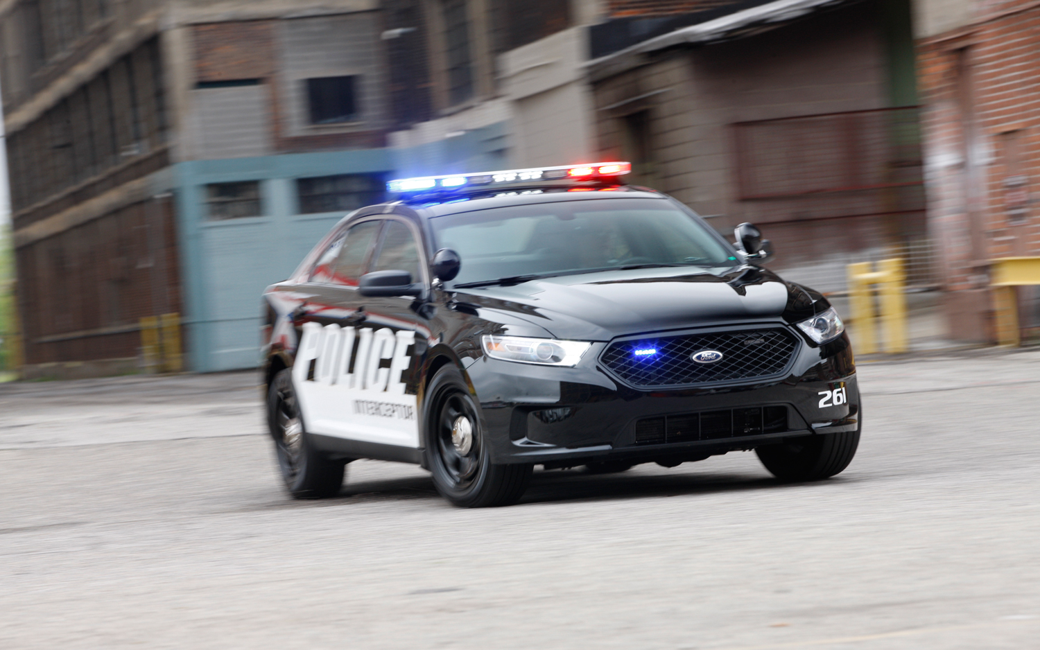 Открой полицейскую машину. Ford Police Interceptor sedan. Ford Police Interceptor 2014. Ford Taurus 2018 Police Interceptor. Форд Police Interceptor седан.