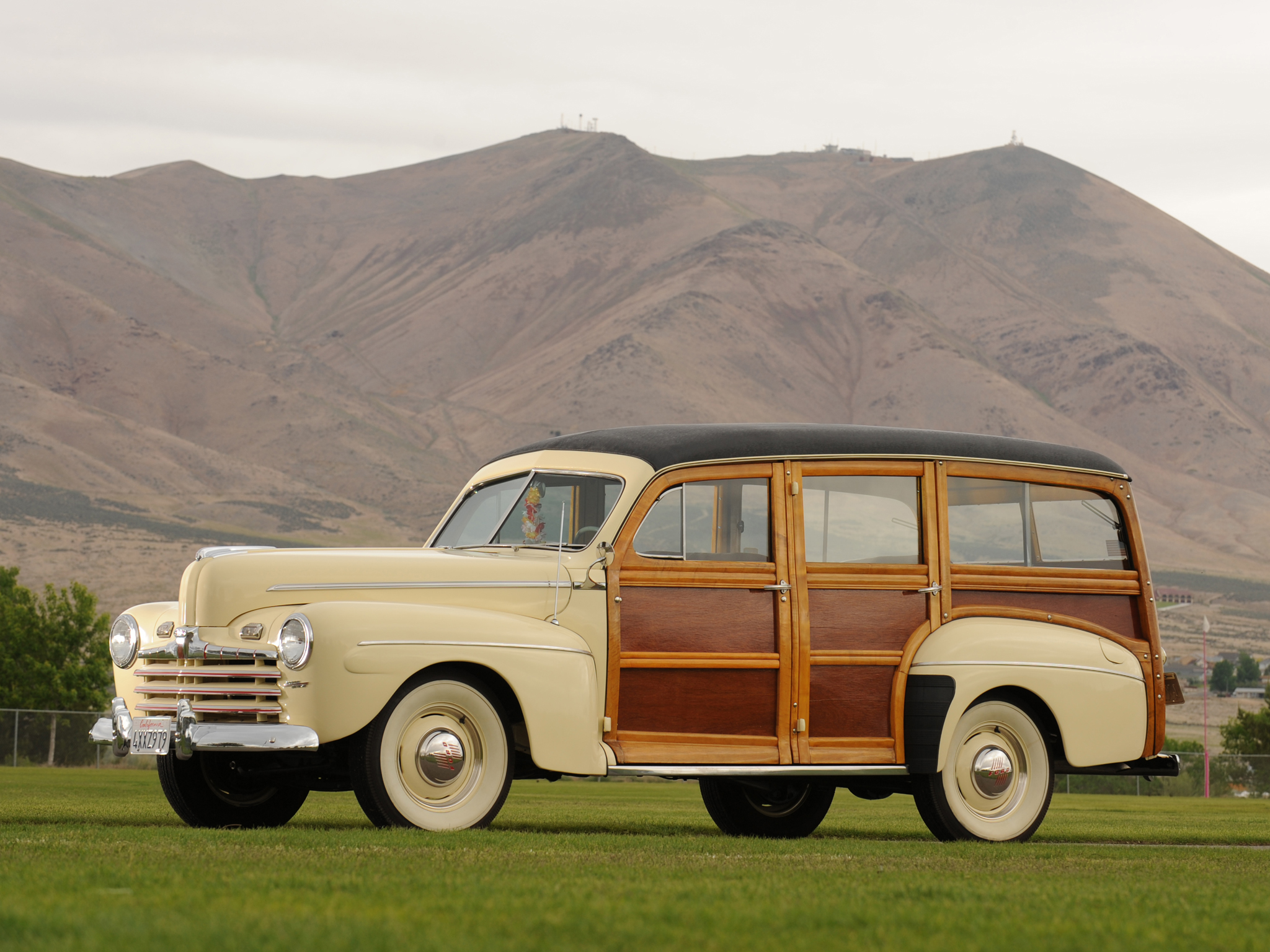 HD Quality Wallpaper | Collection: Vehicles, 2048x1536 Ford Super Deluxe Station Wagon