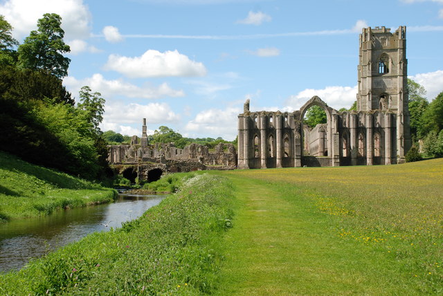 640x428 > Fountains Abbey Wallpapers