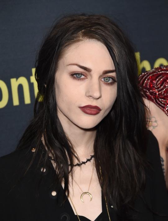 Hayley Williams Helps Frances Bean Cobain Shade Haters After 'Montage of  Heck' Premiere