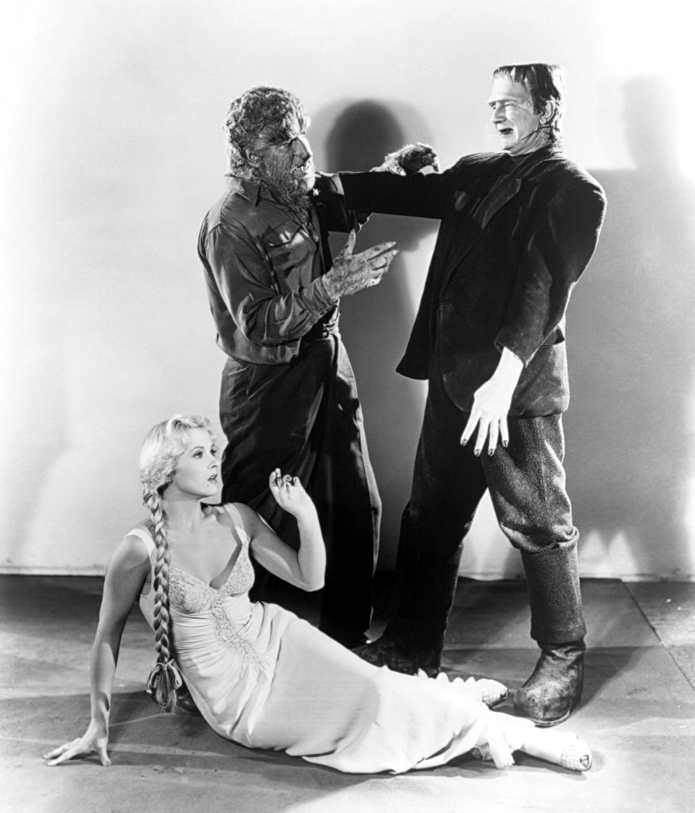 High Resolution Wallpaper | Frankenstein Meets The Wolf Man 1416x1658 px