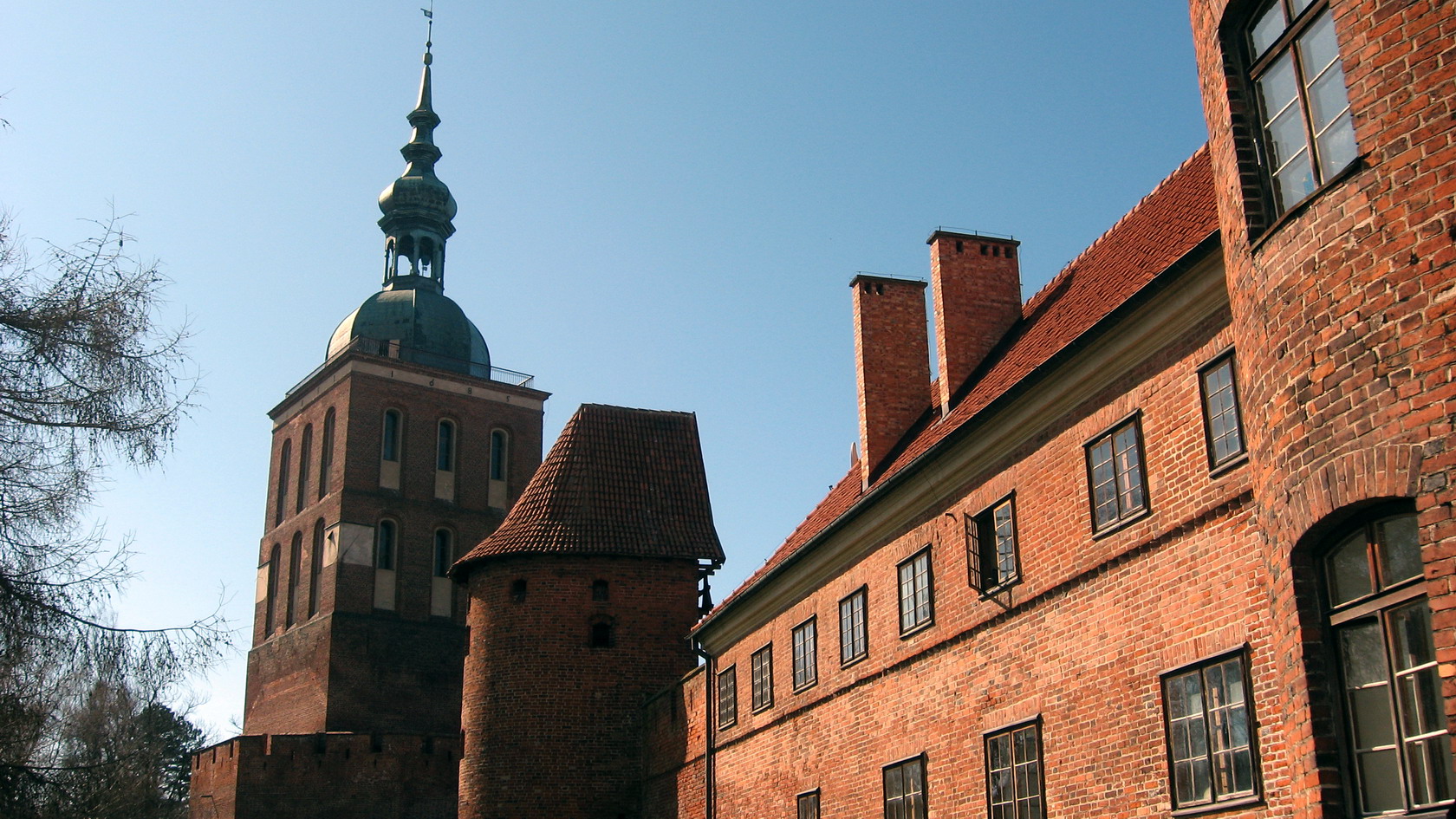 HQ Frombork Cathedral Wallpapers | File 557.64Kb