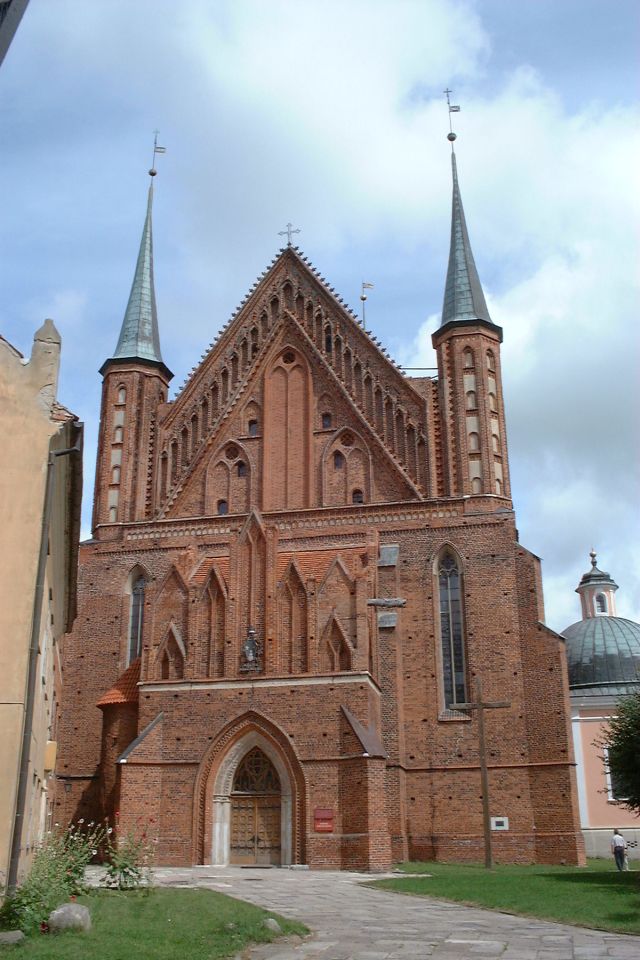 HQ Frombork Cathedral Wallpapers | File 116.2Kb