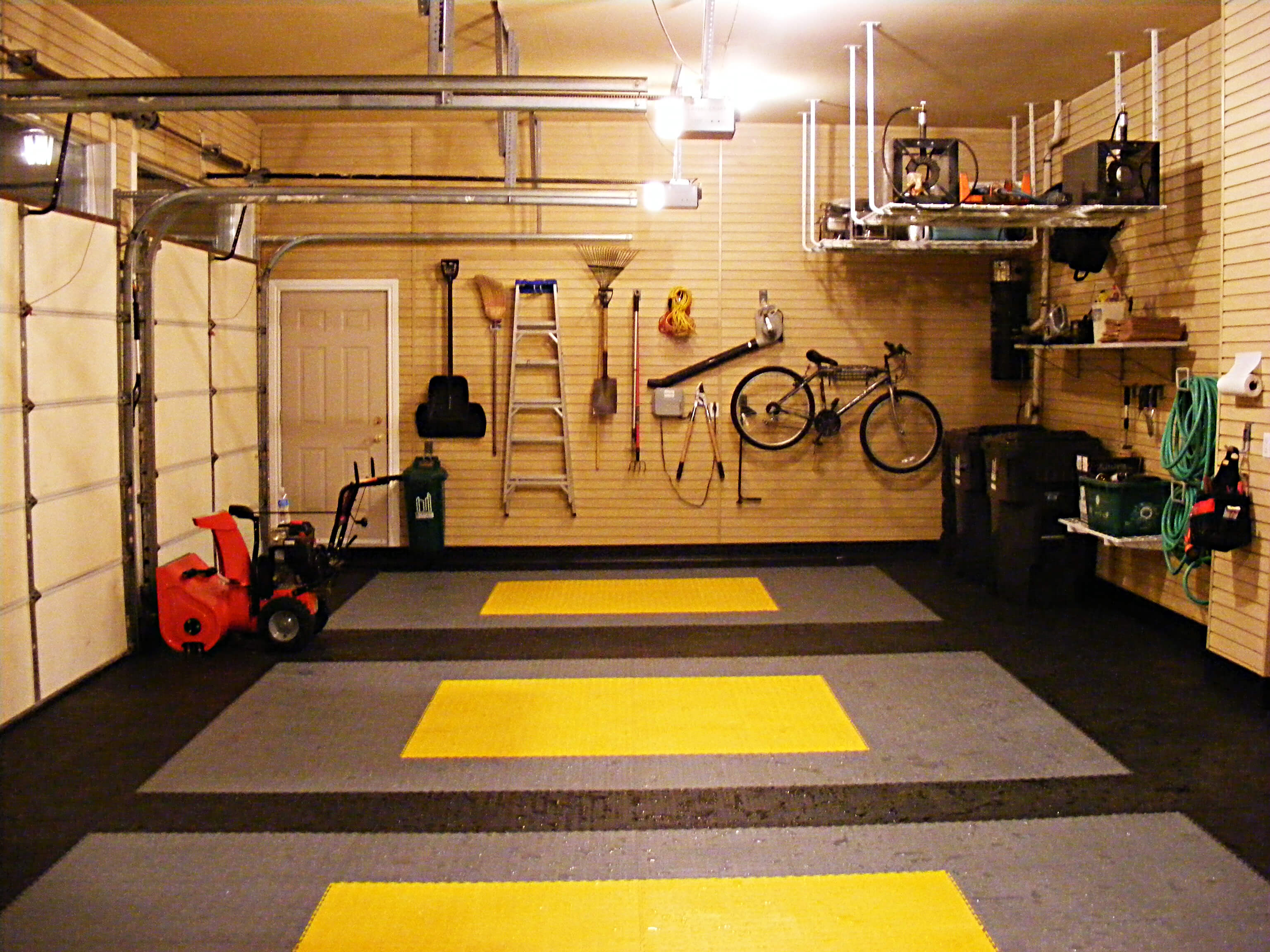 Идеальный гараж. Красивая отделка гаража. Обустройство гаража. Гараж внутри. Внутреннее обустройство гаража.