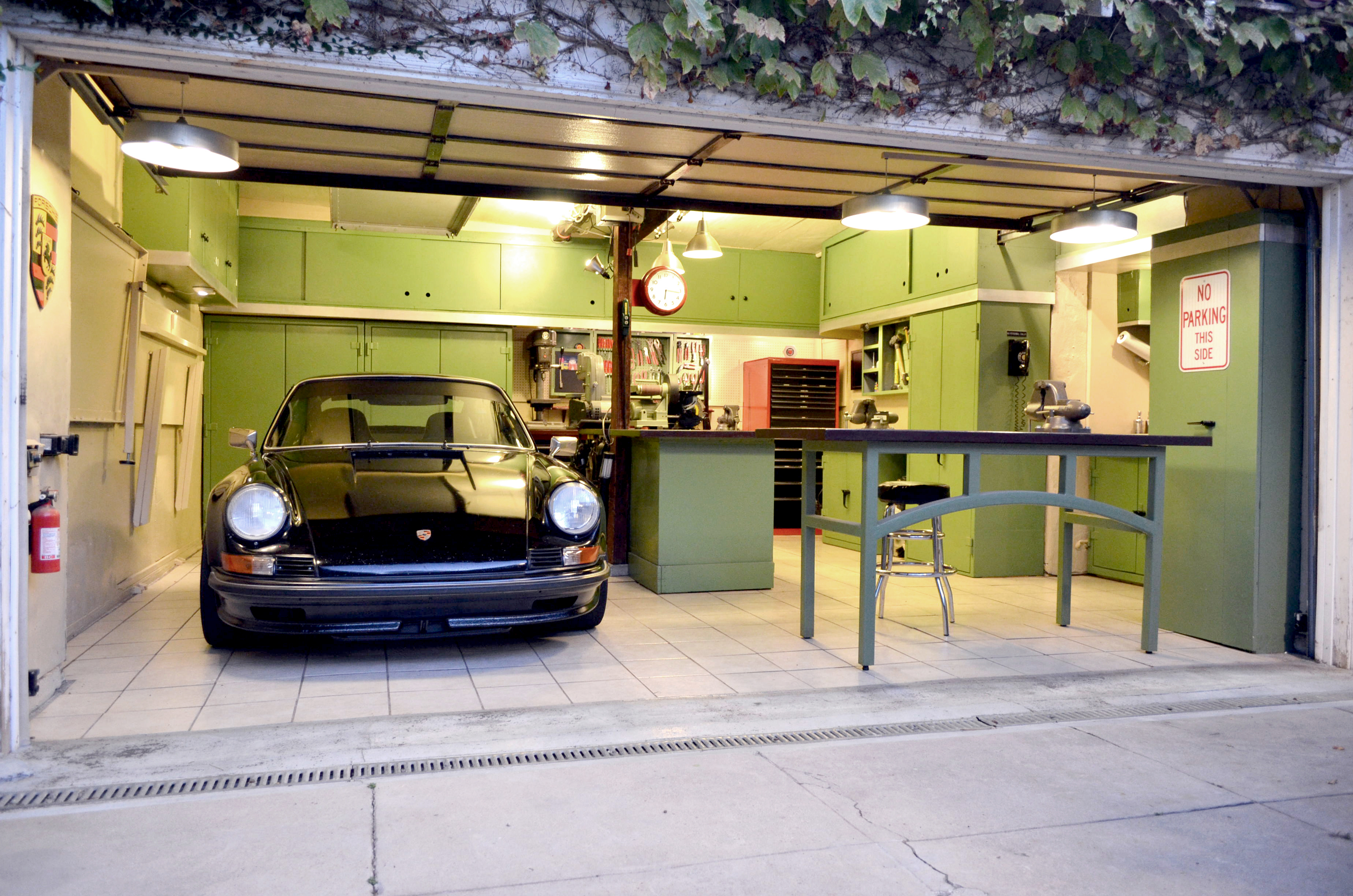 Amazing Garage Pictures & Backgrounds