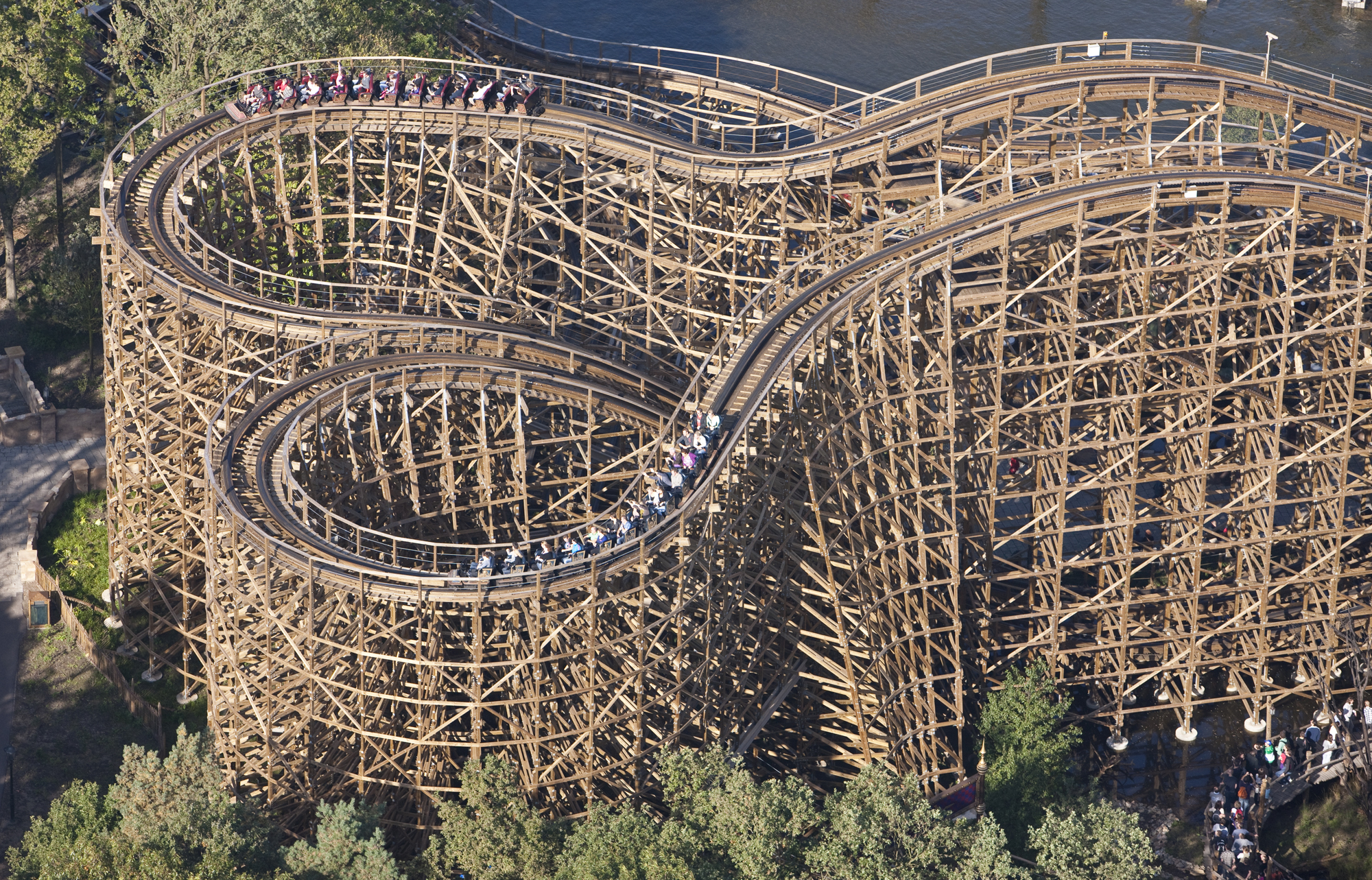 HD Quality Wallpaper | Collection: Man Made, 2000x1283 George And The Dragon Roller Coaster