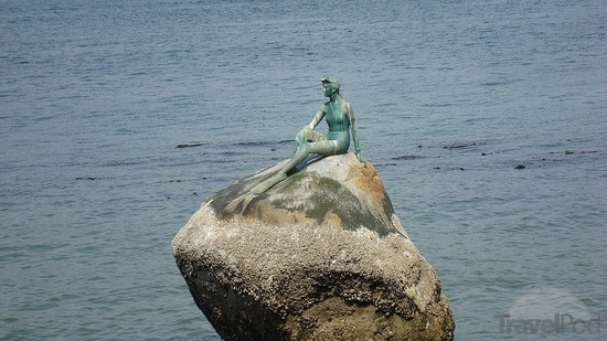 High Resolution Wallpaper | Girl In A Wetsuit Statue 550x309 px