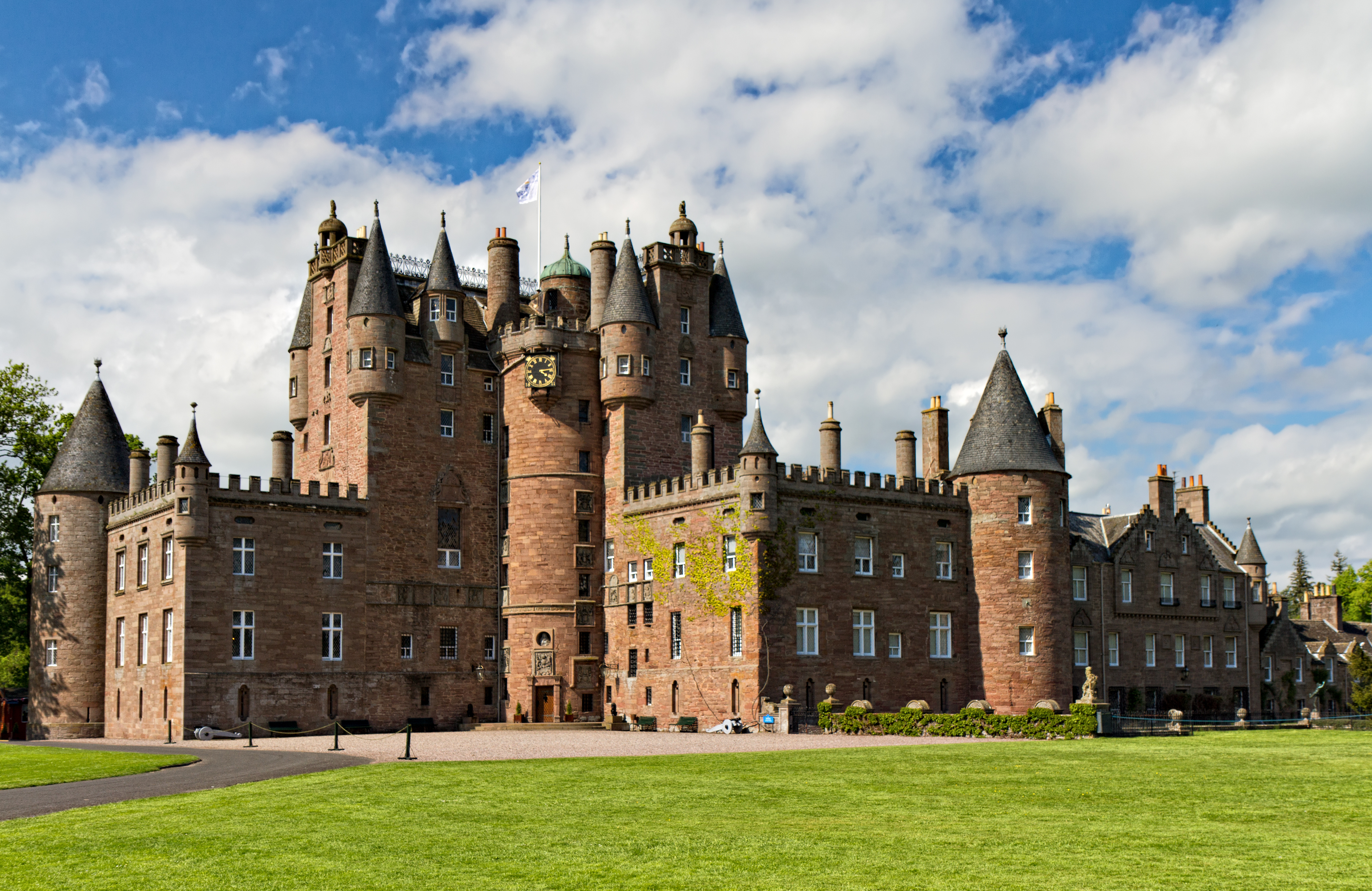 Nice Images Collection: Glamis Castle Desktop Wallpapers