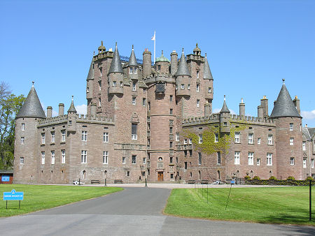 Amazing Glamis Castle Pictures & Backgrounds