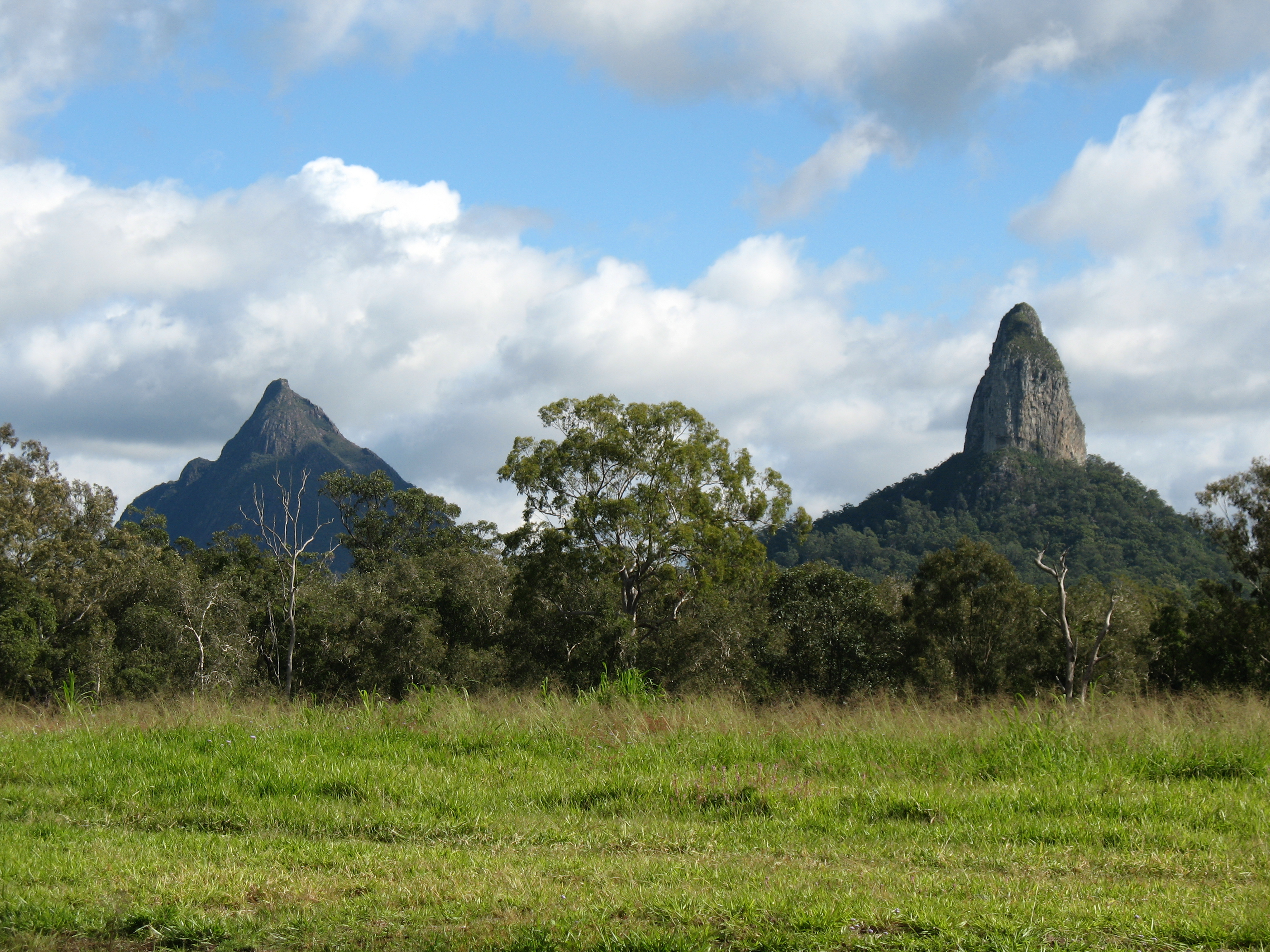 Amazing Glasshouse Mountains Pictures & Backgrounds