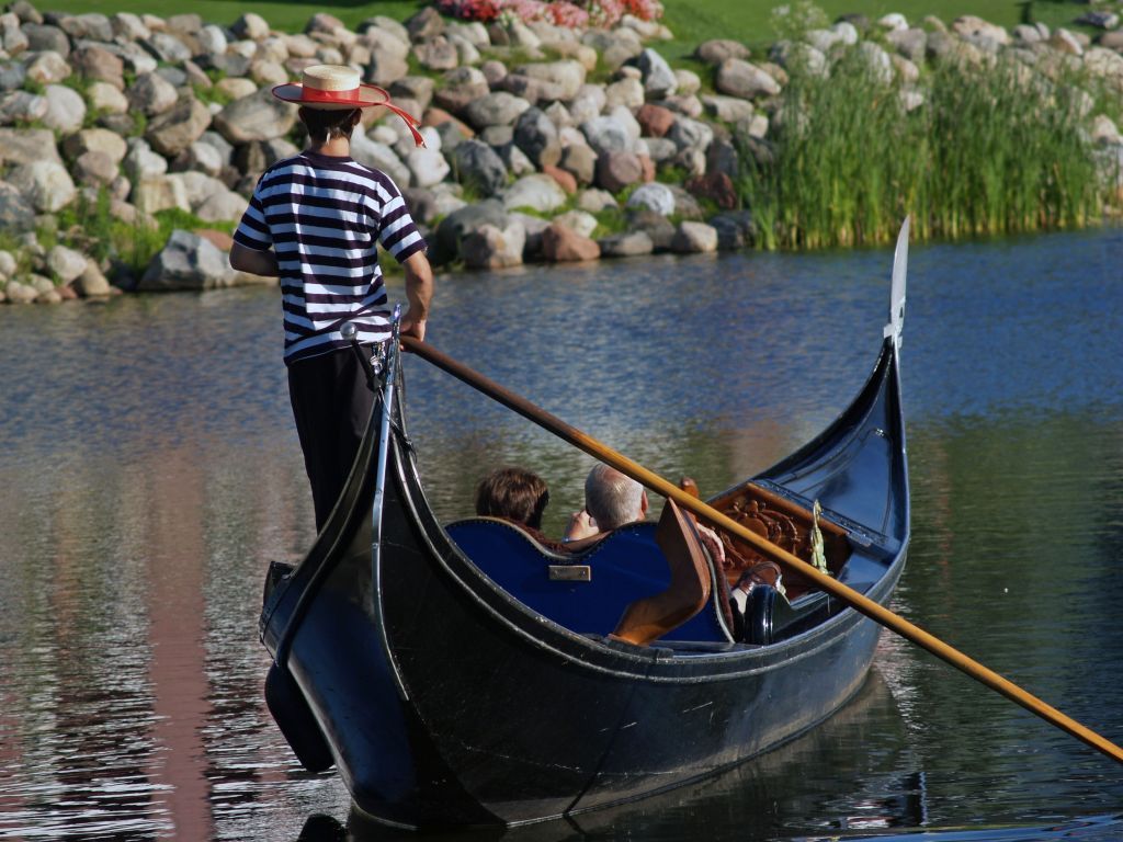 Amazing Gondola Pictures & Backgrounds