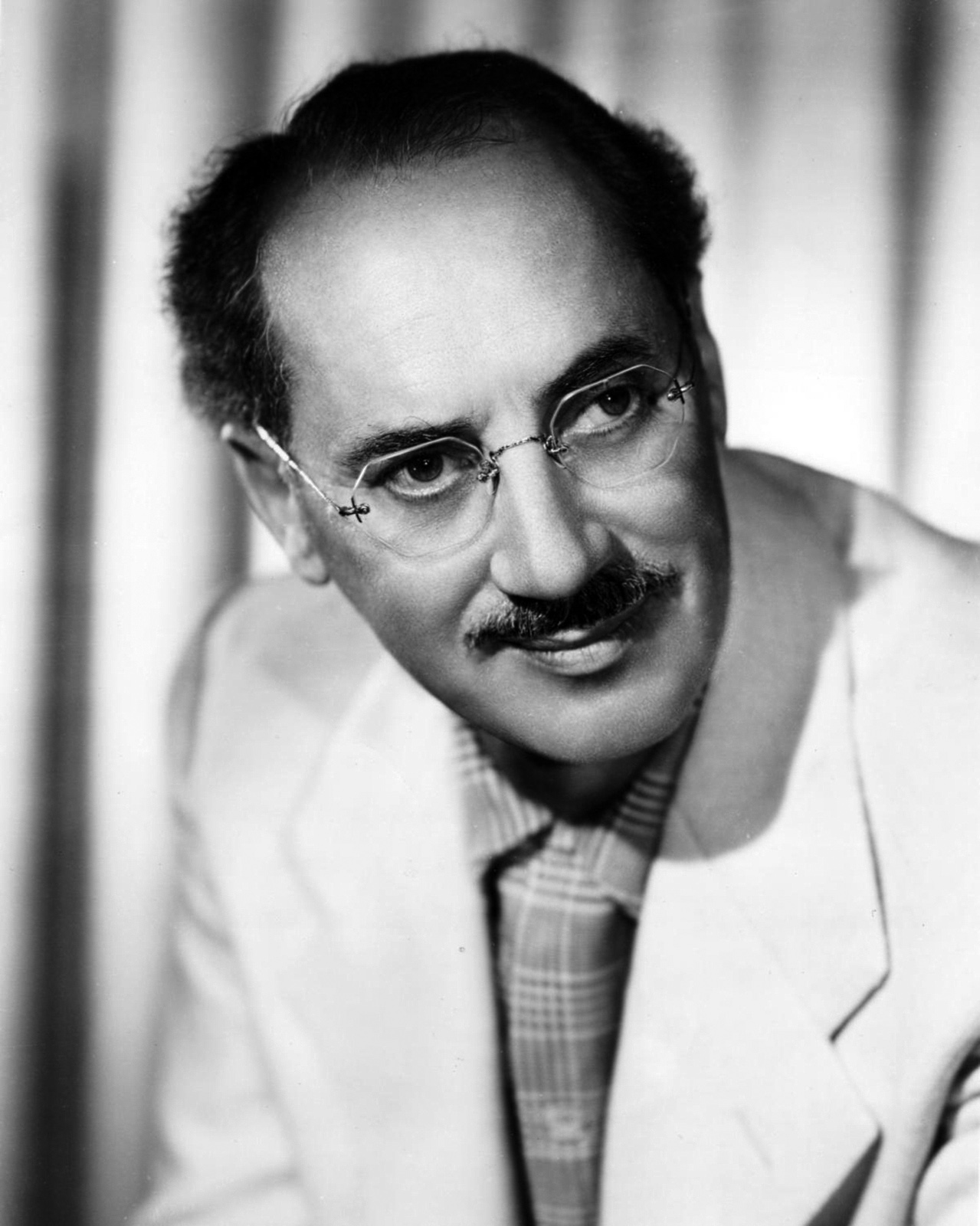 High Resolution Wallpaper | Groucho Marx 1279x1600 px