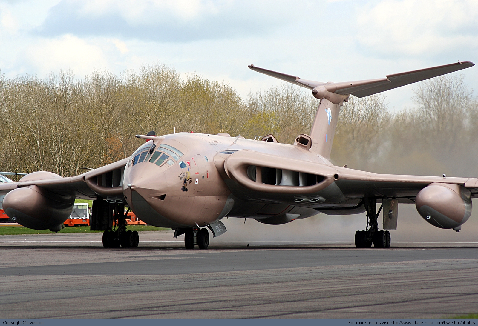 High Resolution Wallpaper | Handley Page Victor 1600x1092 px