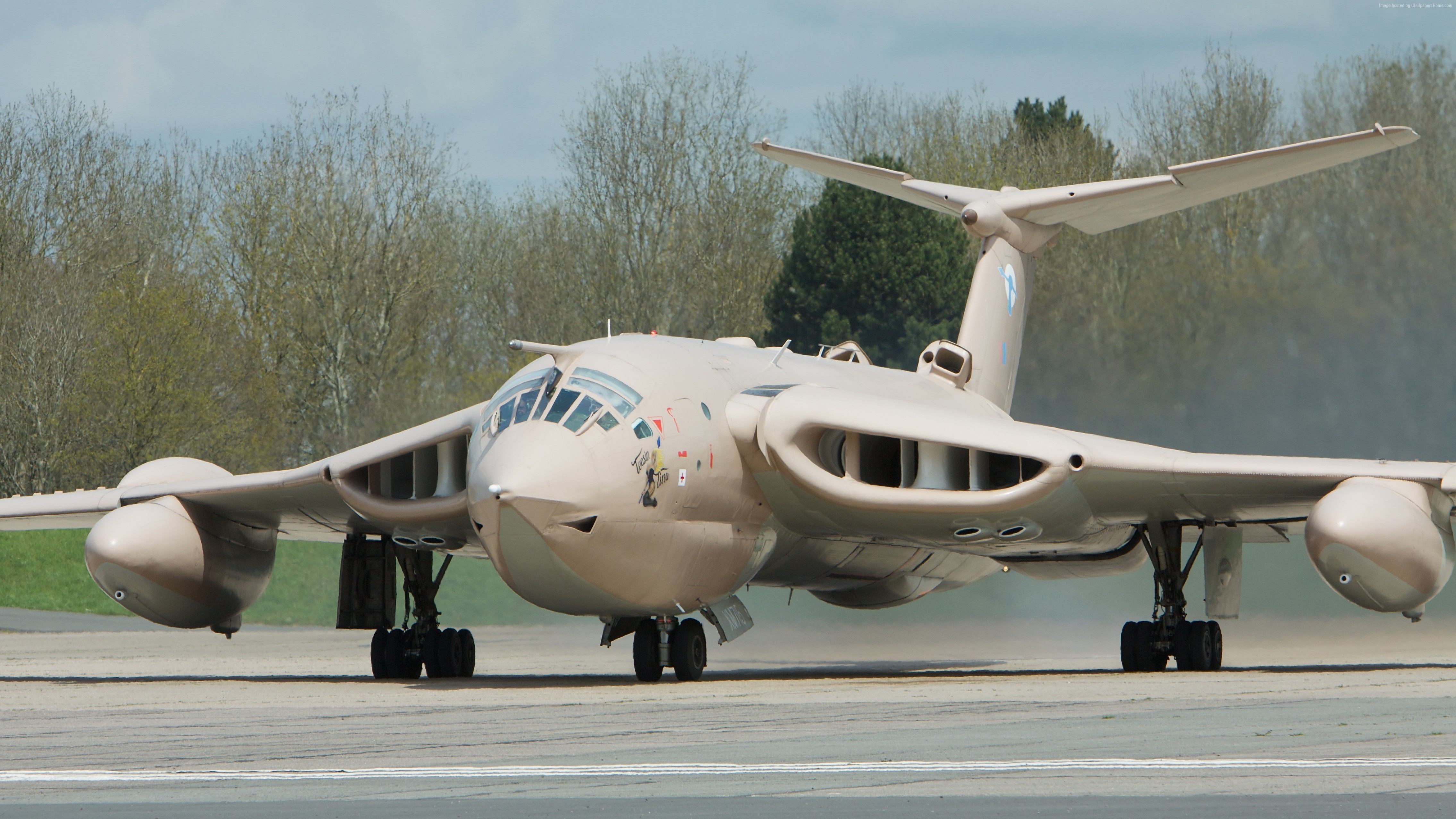 High Resolution Wallpaper | Handley Page Victor 4540x2554 px