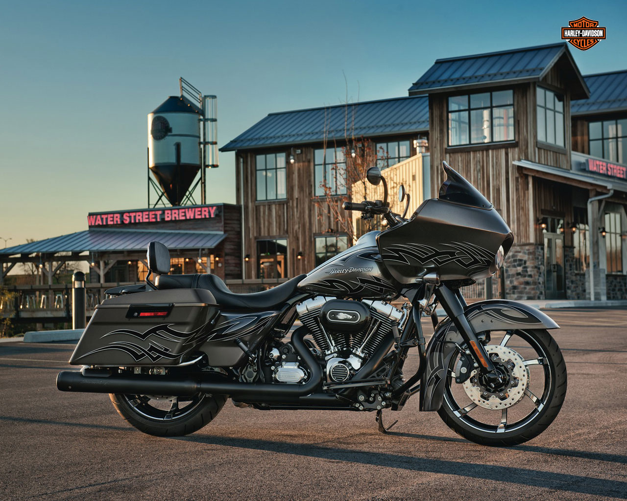 Harley-Davidson Road Glide Backgrounds on Wallpapers Vista