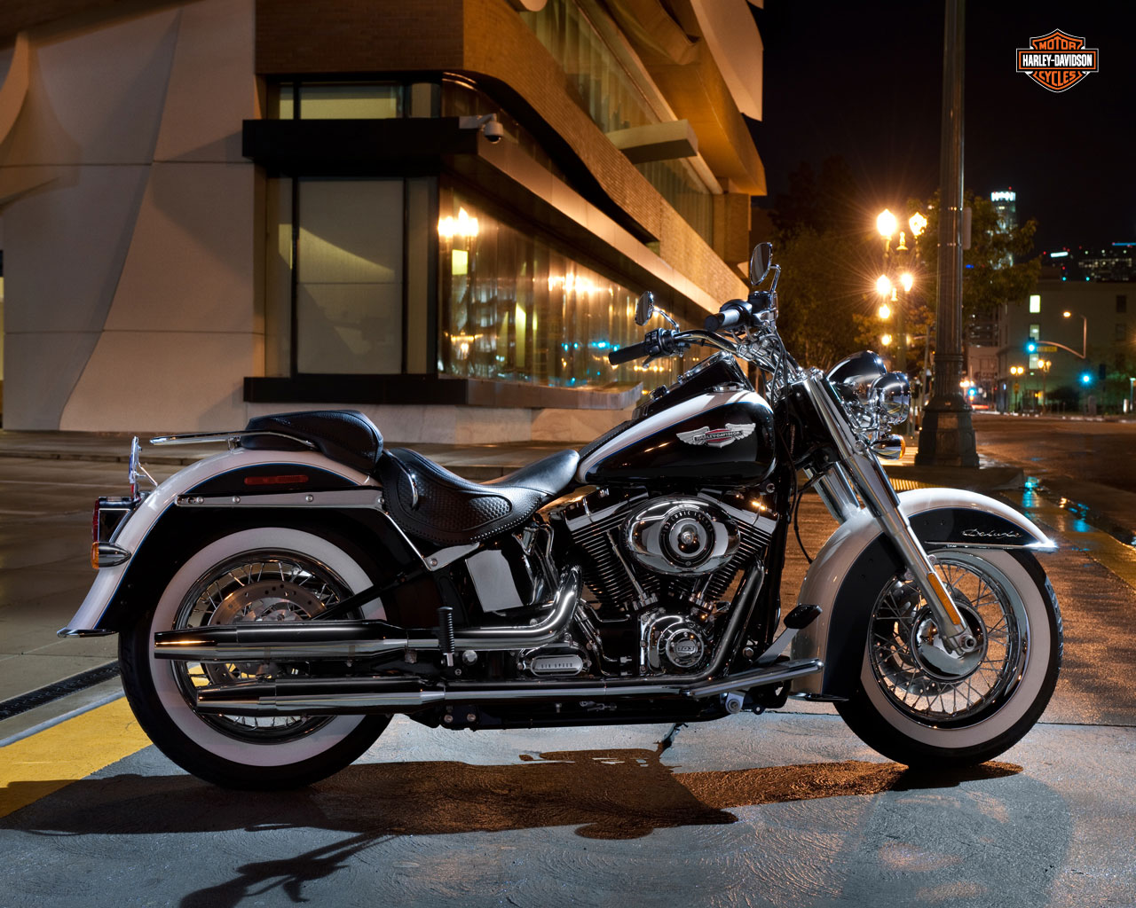 Harley-davidson Softail Deluxe #2