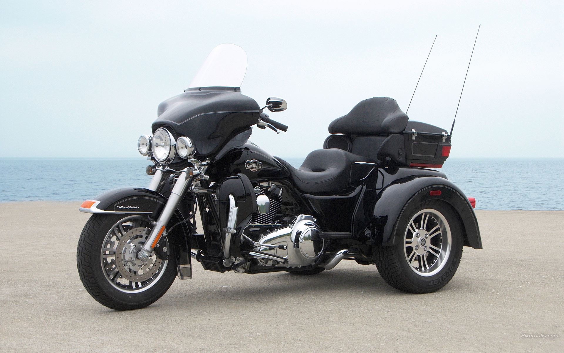 Harley-Davidson Tri Glide Ultra High Quality Background on Wallpapers Vista