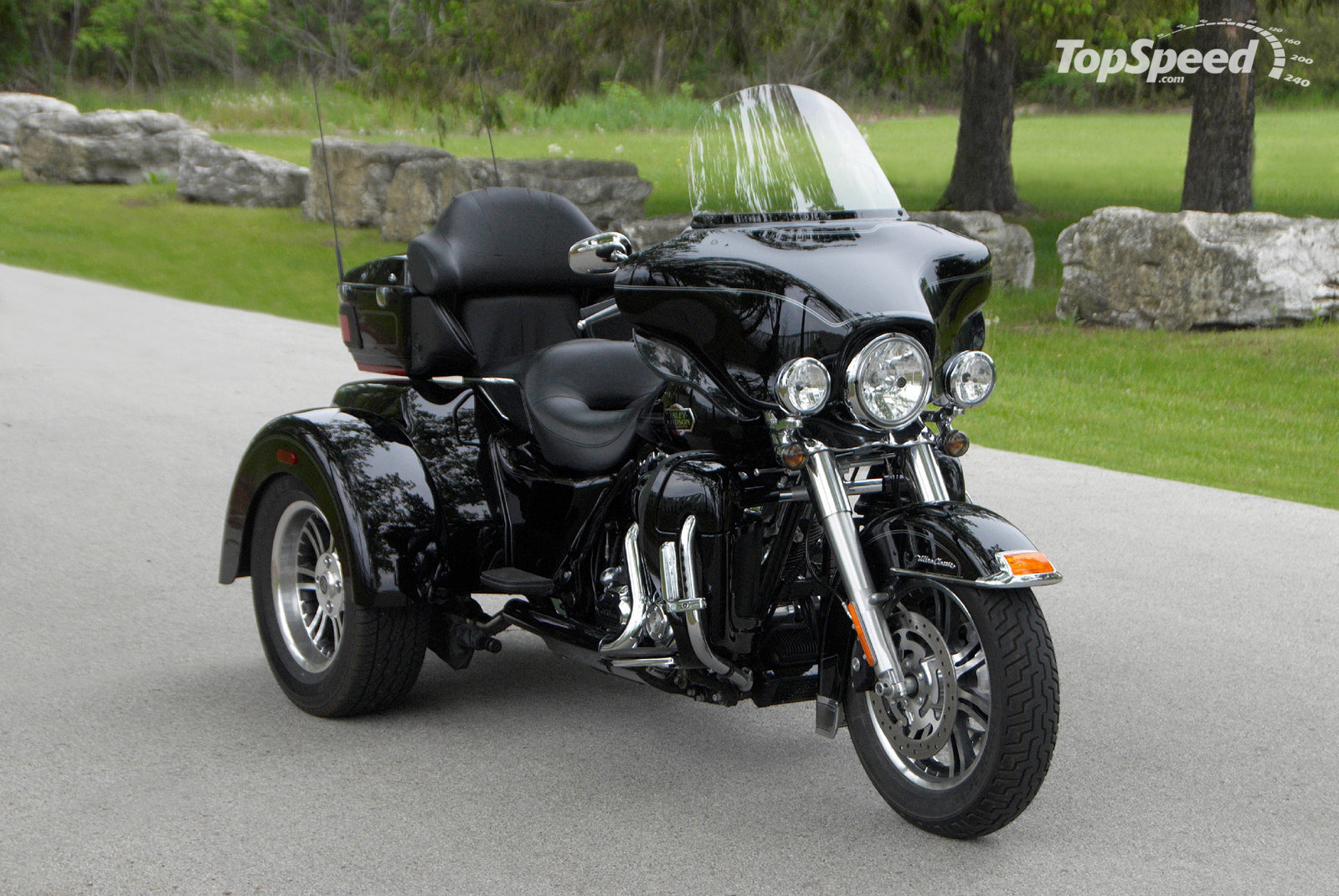 Harley-Davidson Tri Glide Ultra High Quality Background on Wallpapers Vista