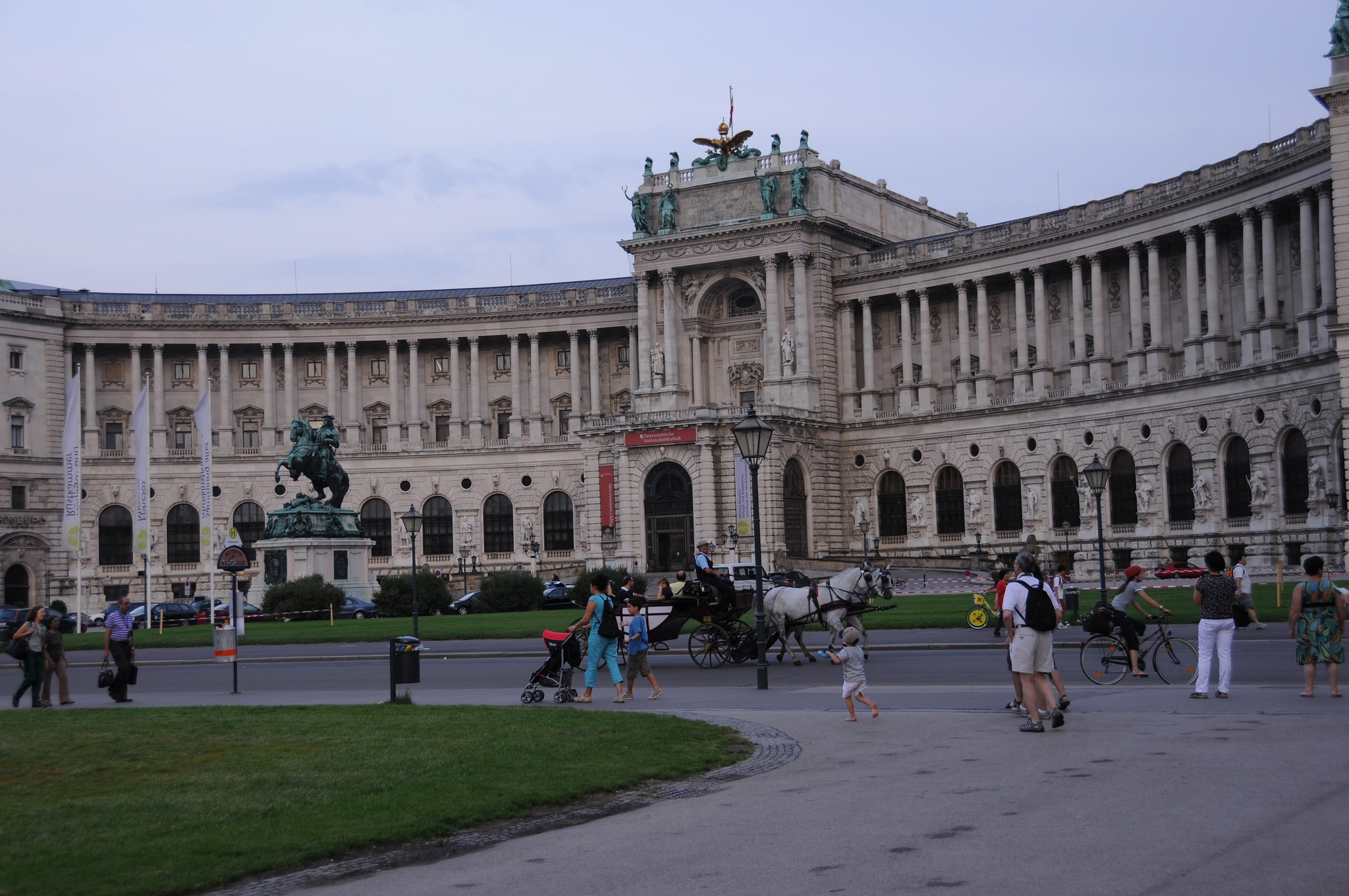 Австрия дворец Хофбург