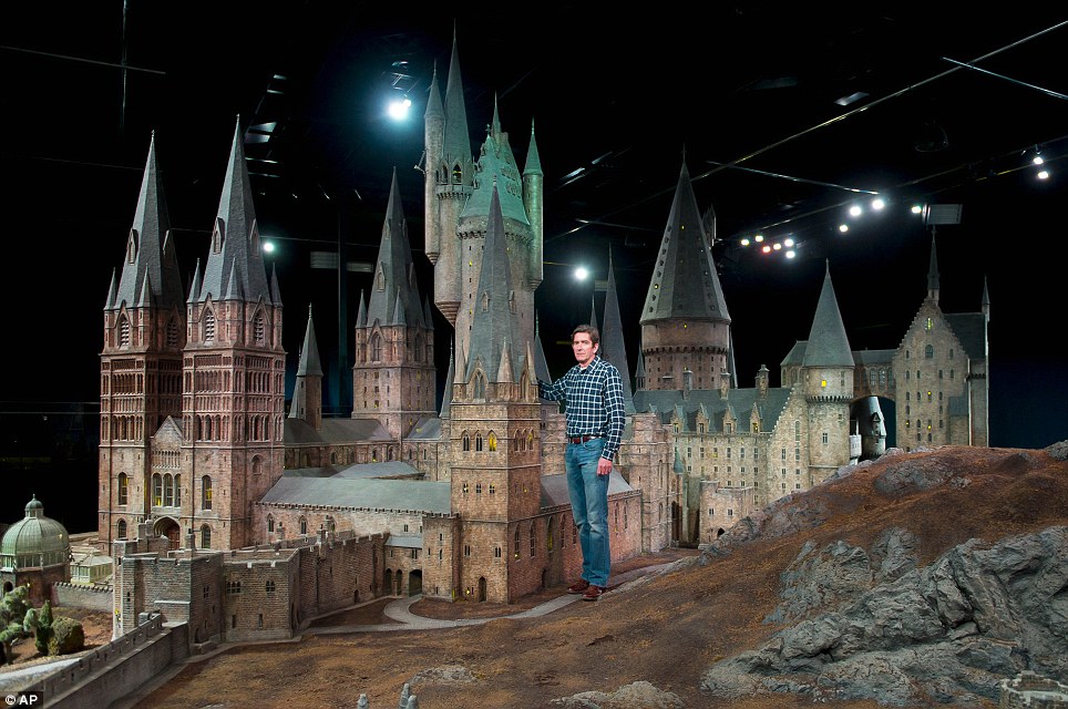 Amazing Hogwarts Castle Pictures & Backgrounds
