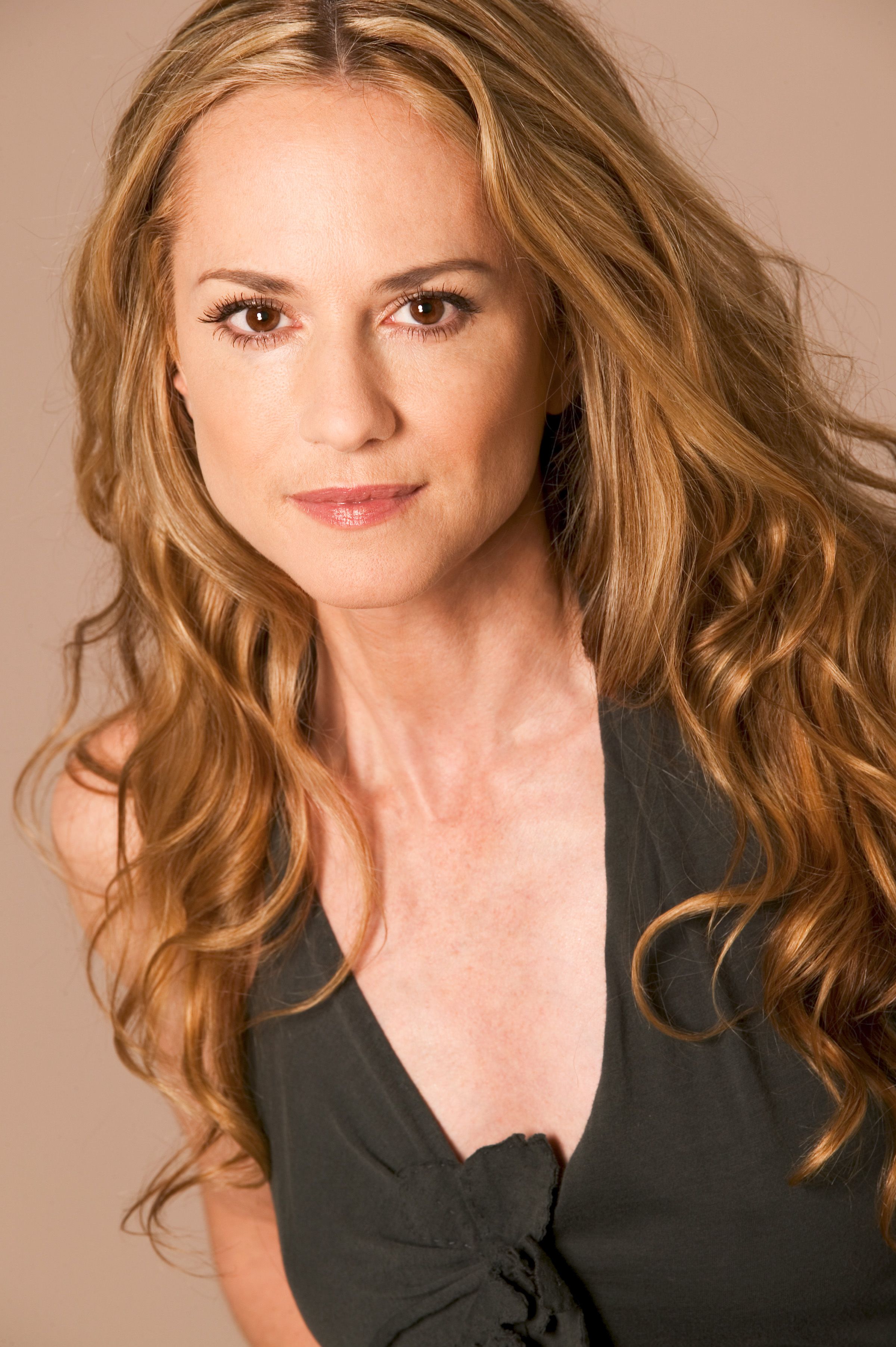 HD Quality Wallpaper | Collection: Women, 2400x3607 Holly Hunter