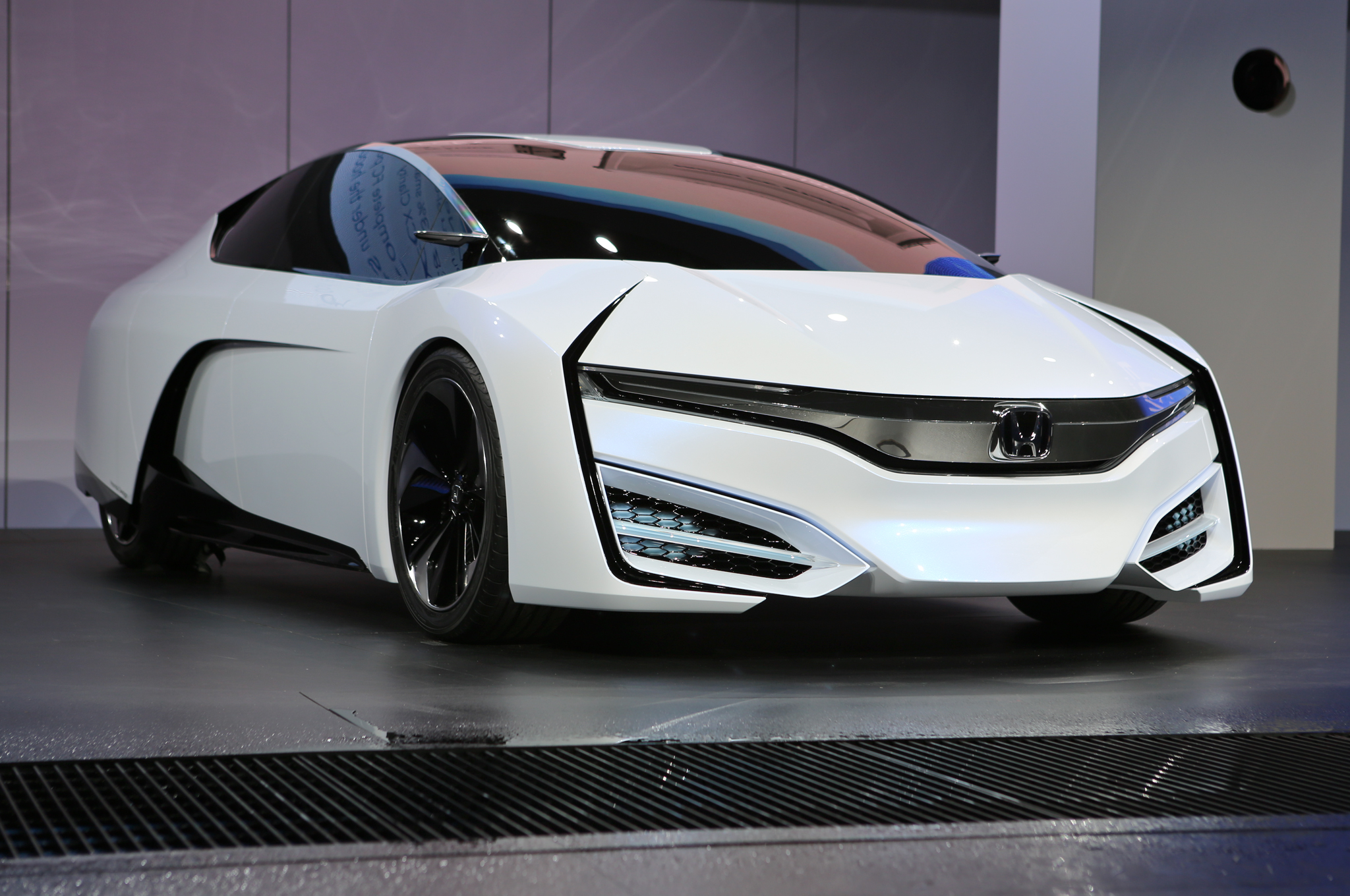 HD Quality Wallpaper | Collection: Vehicles, 2048x1360 Honda FCEV Concept