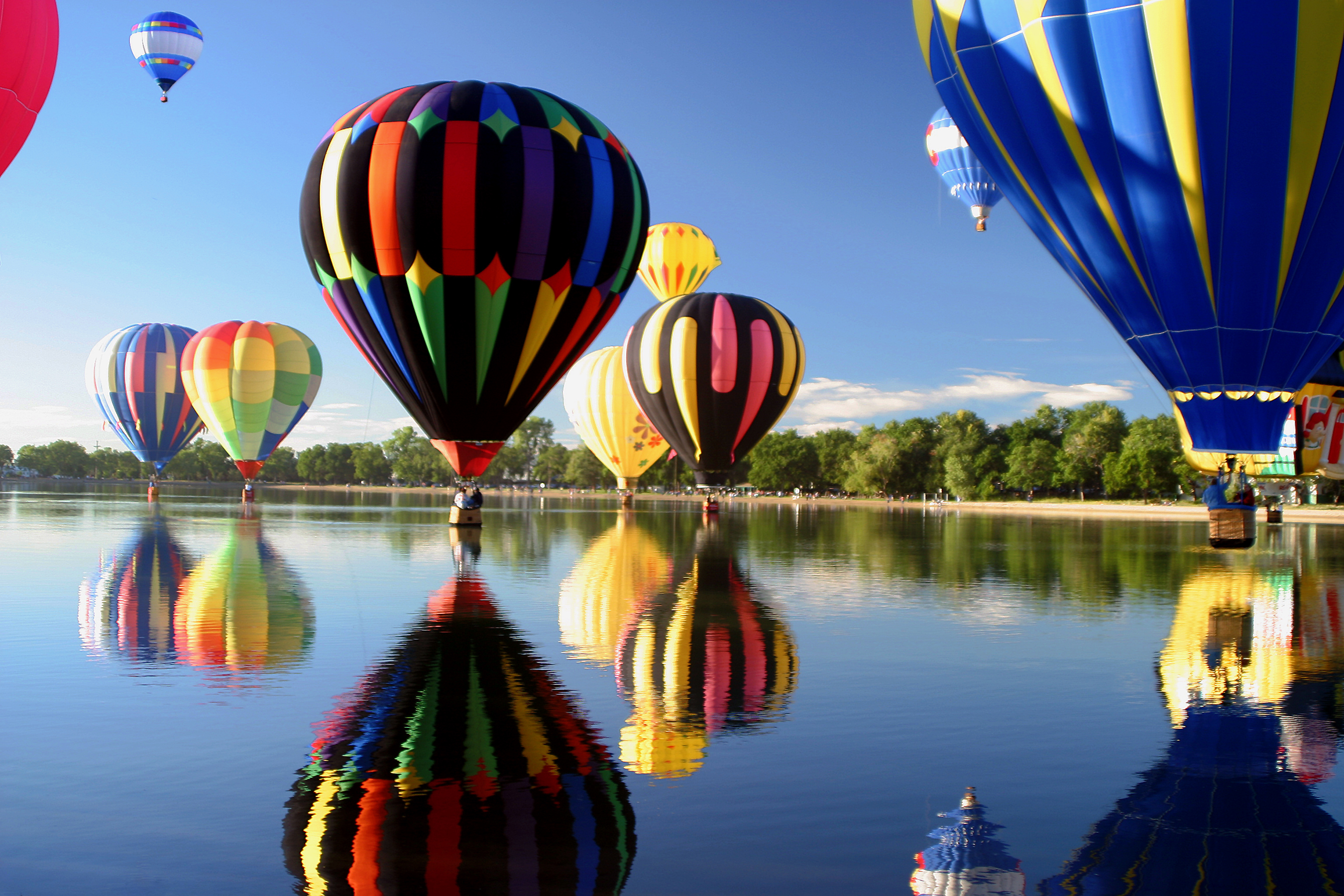 Amazing Hot Air Balloon Pictures & Backgrounds