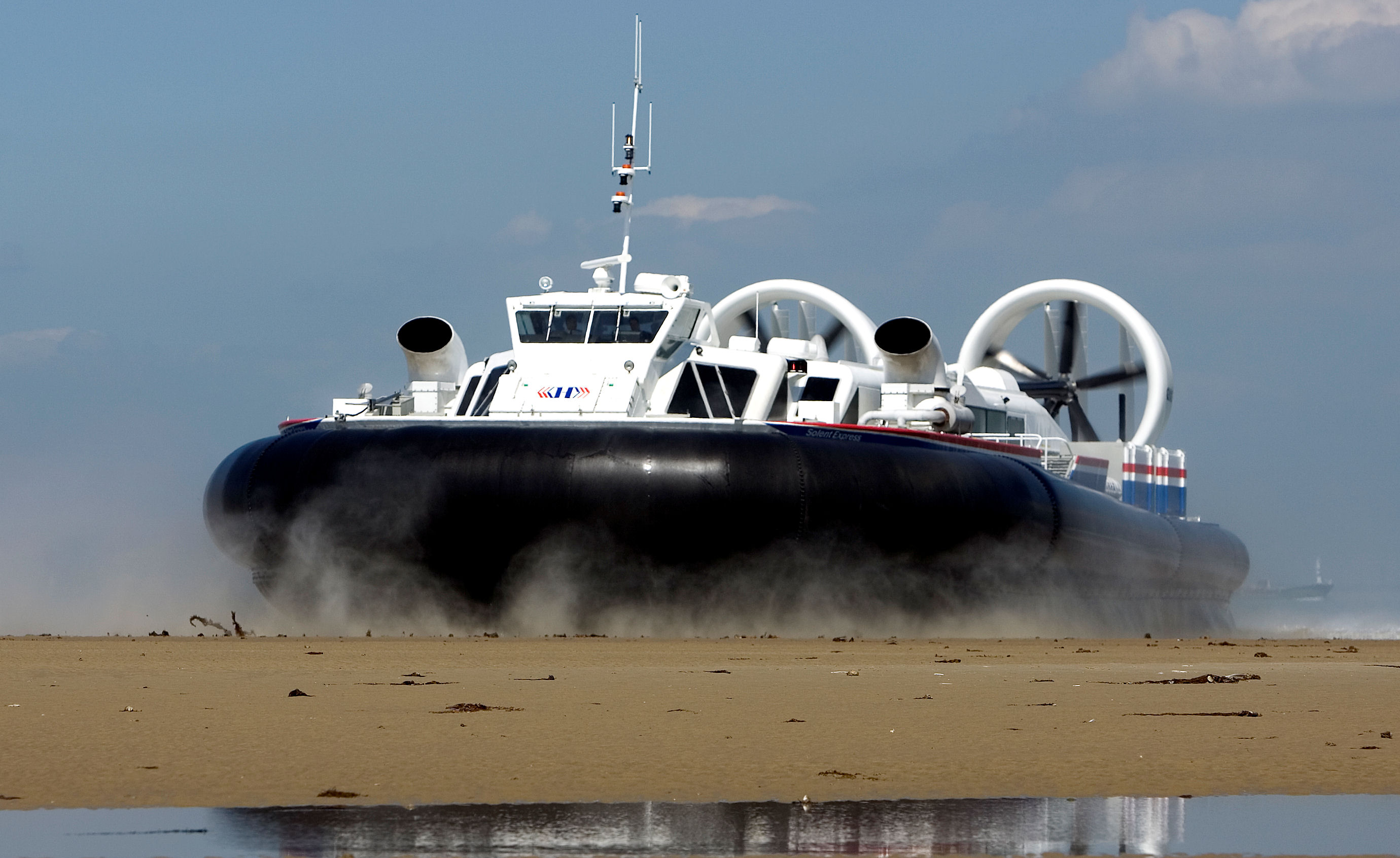 2760x1692 > Hovercraft Wallpapers