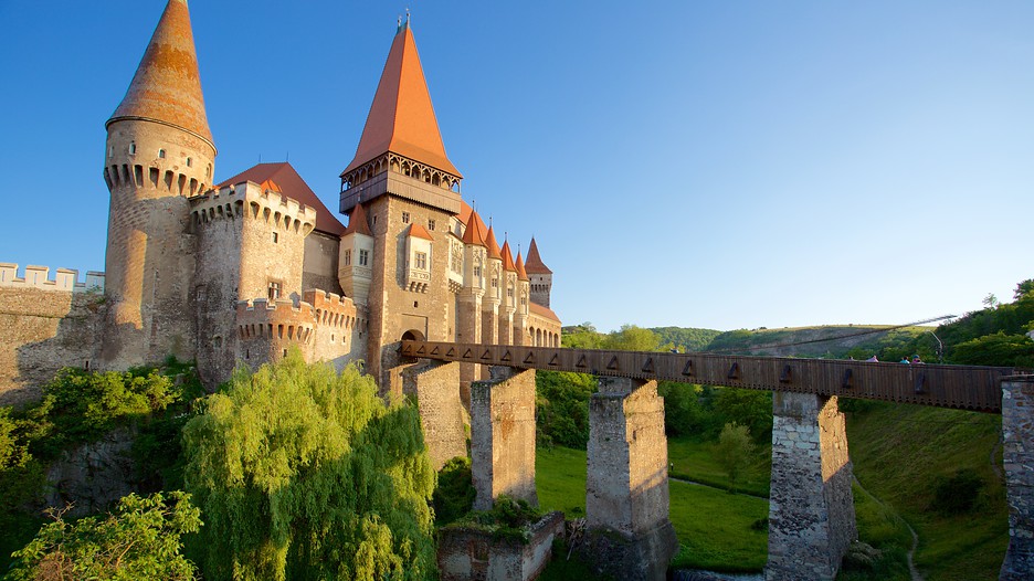 Hunedoara Castle Backgrounds on Wallpapers Vista