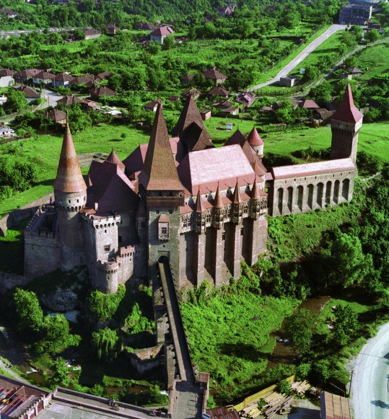 Hunedoara Castle Backgrounds, Compatible - PC, Mobile, Gadgets| 800x862 px