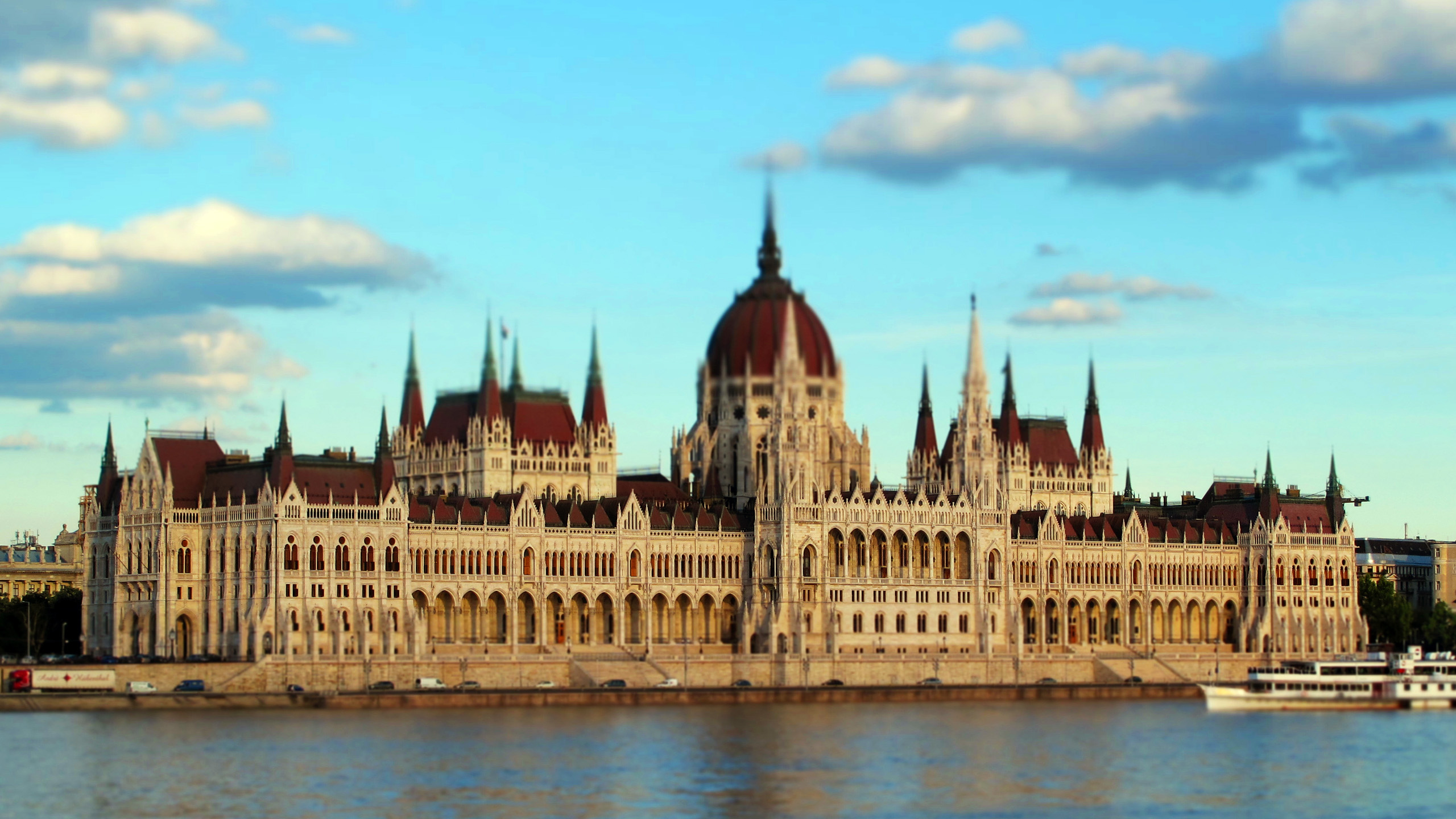 HD Quality Wallpaper | Collection: Man Made, 2560x1440 Hungarian Parliament Building