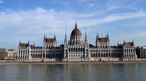 High Resolution Wallpaper | Hungarian Parliament Building 600x335 px