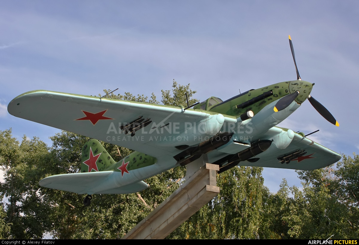 Images of Ilyushin Il-2 | 1200x819