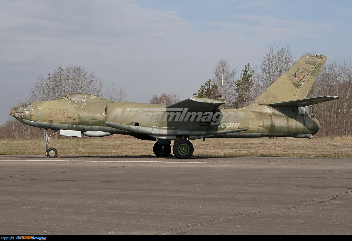 Ilyushin Il-28 Backgrounds on Wallpapers Vista