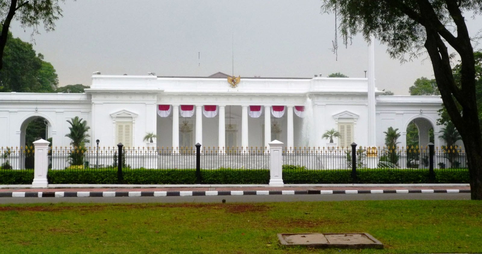 Istana Negara, Jakarta Backgrounds, Compatible - PC, Mobile, Gadgets| 1600x843 px