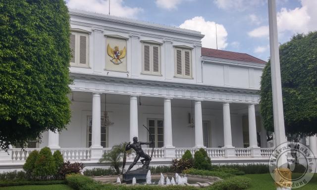High Resolution Wallpaper | Istana Negara, Jakarta 640x384 px