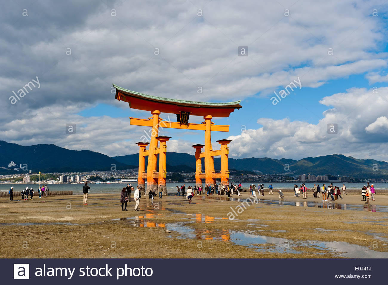 Amazing Itsukushima Gate Pictures & Backgrounds