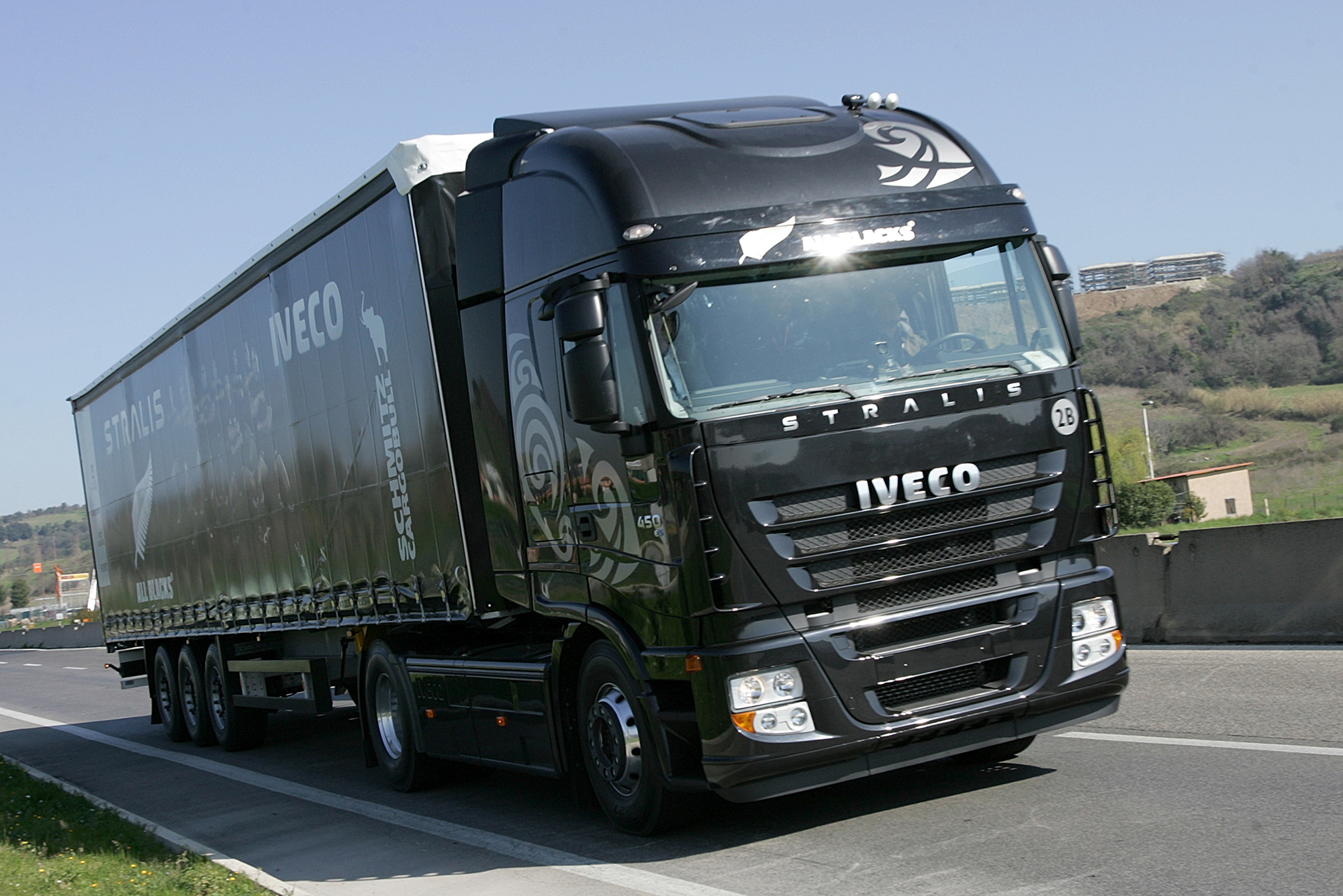 High Resolution Wallpaper | Iveco Stralis 2000x1335 px