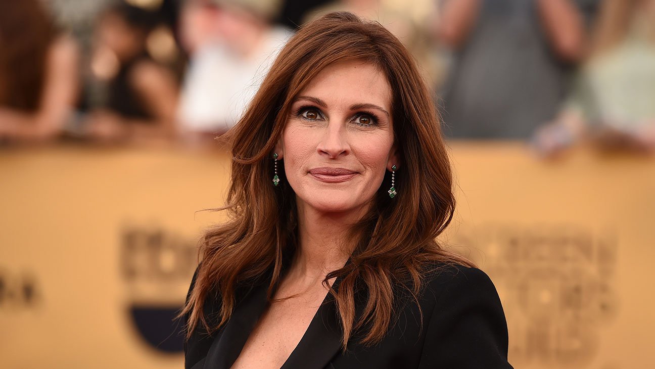 Amazing Julia Roberts Pictures & Backgrounds
