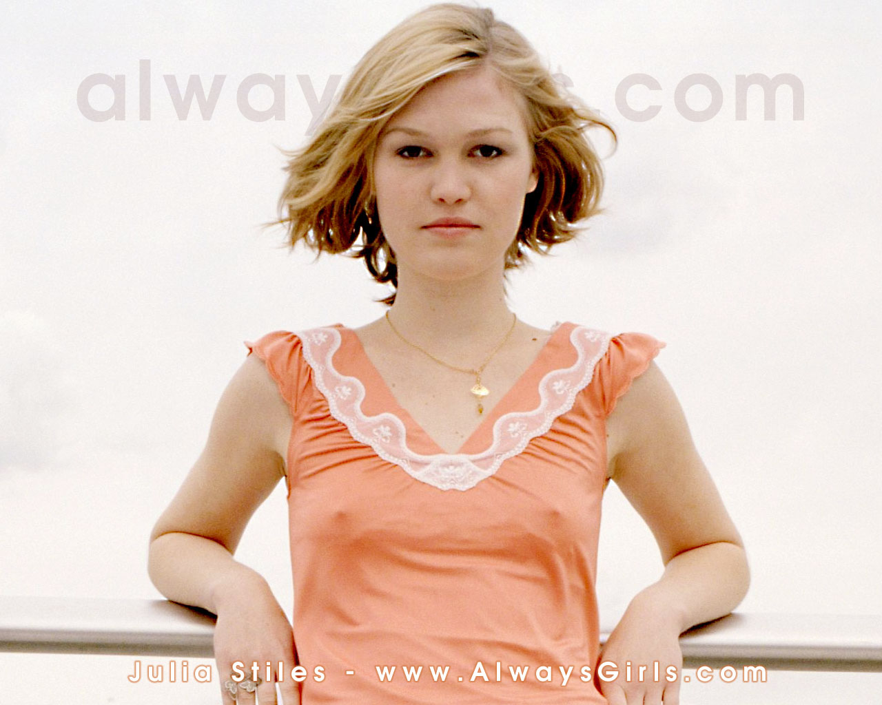 Amazing Julia Stiles Pictures & Backgrounds