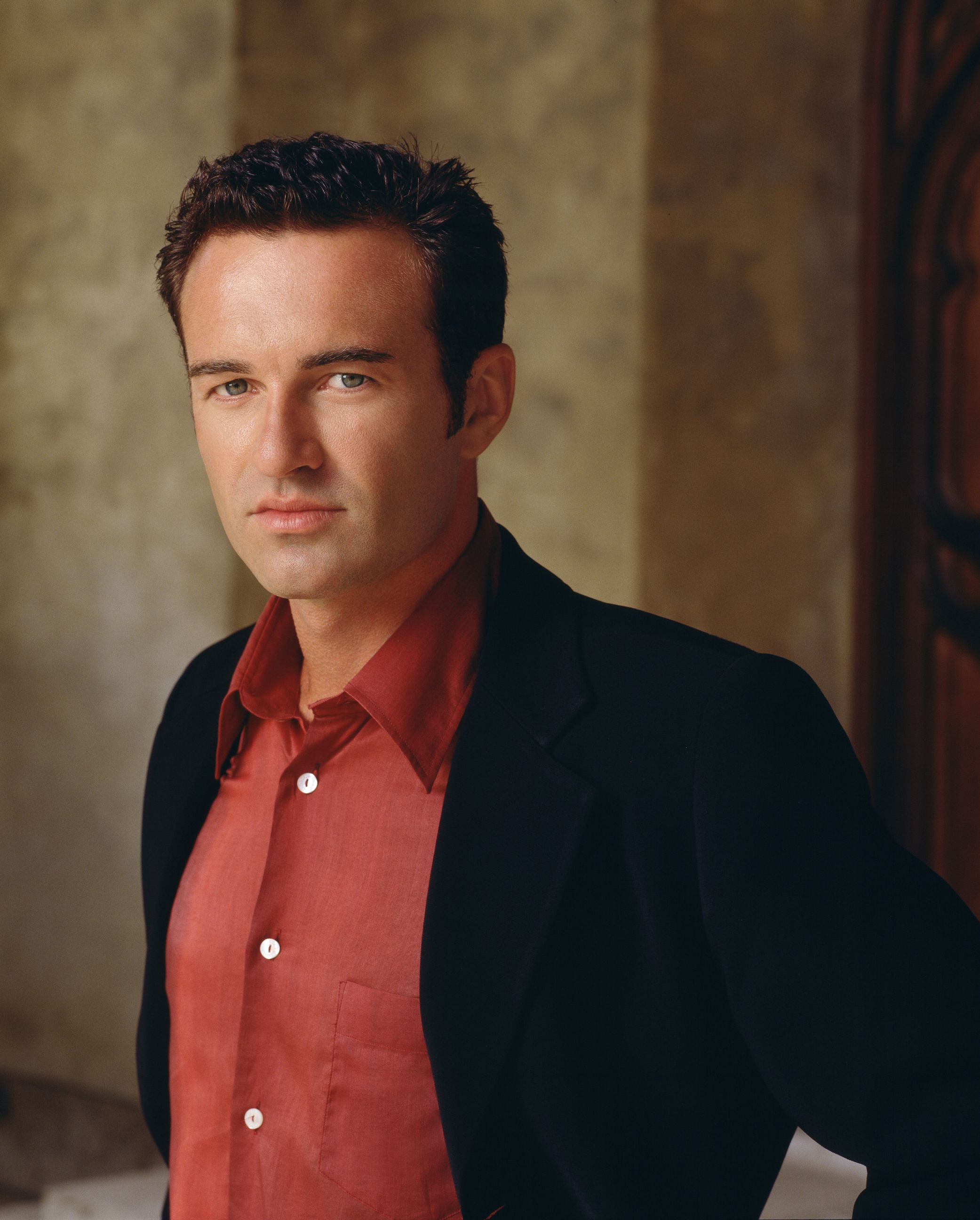 HD Quality Wallpaper | Collection: Celebrity, 2083x2592 Julian Mcmahon