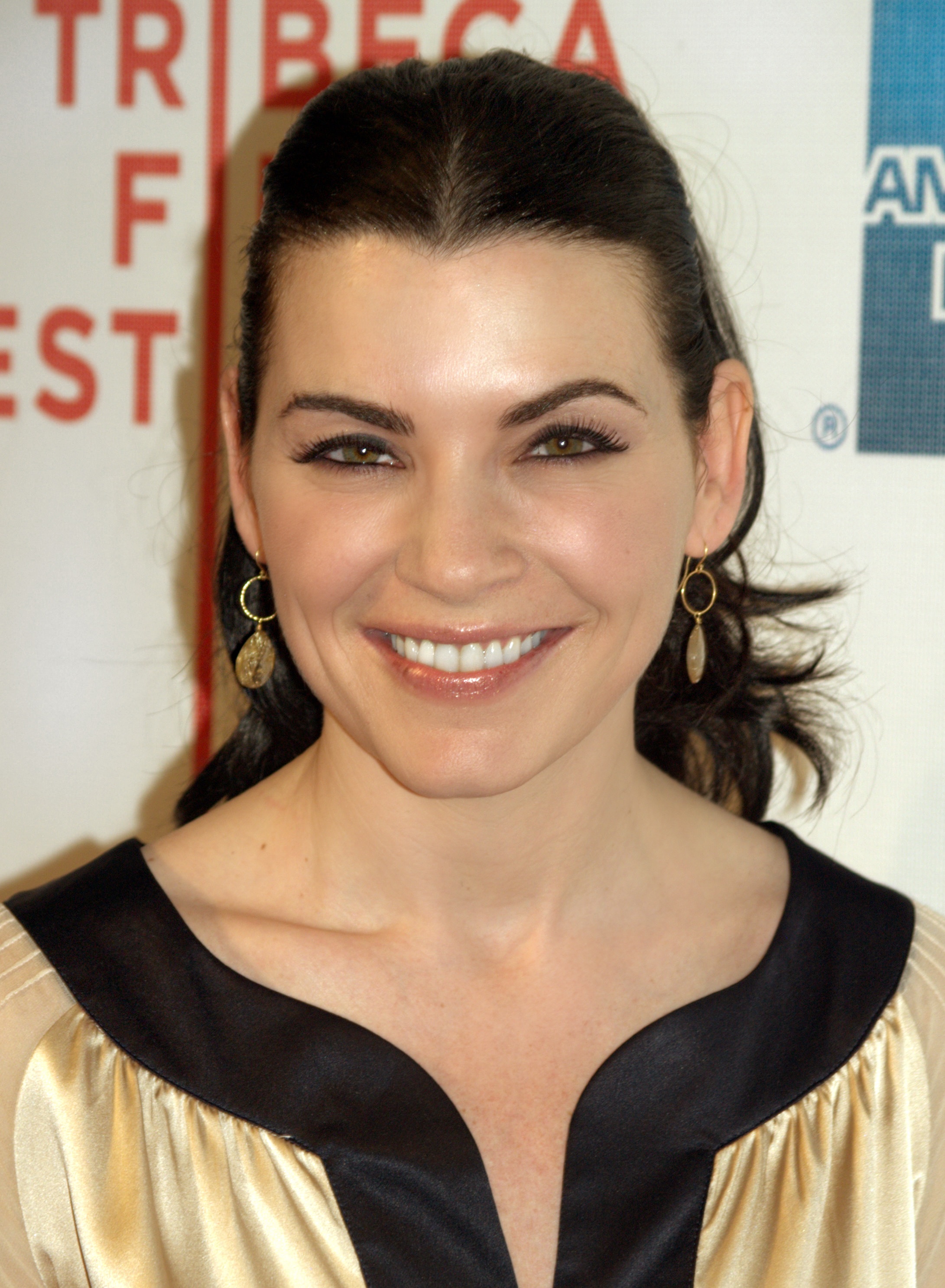 Julianna Margulies High Quality Background on Wallpapers Vista
