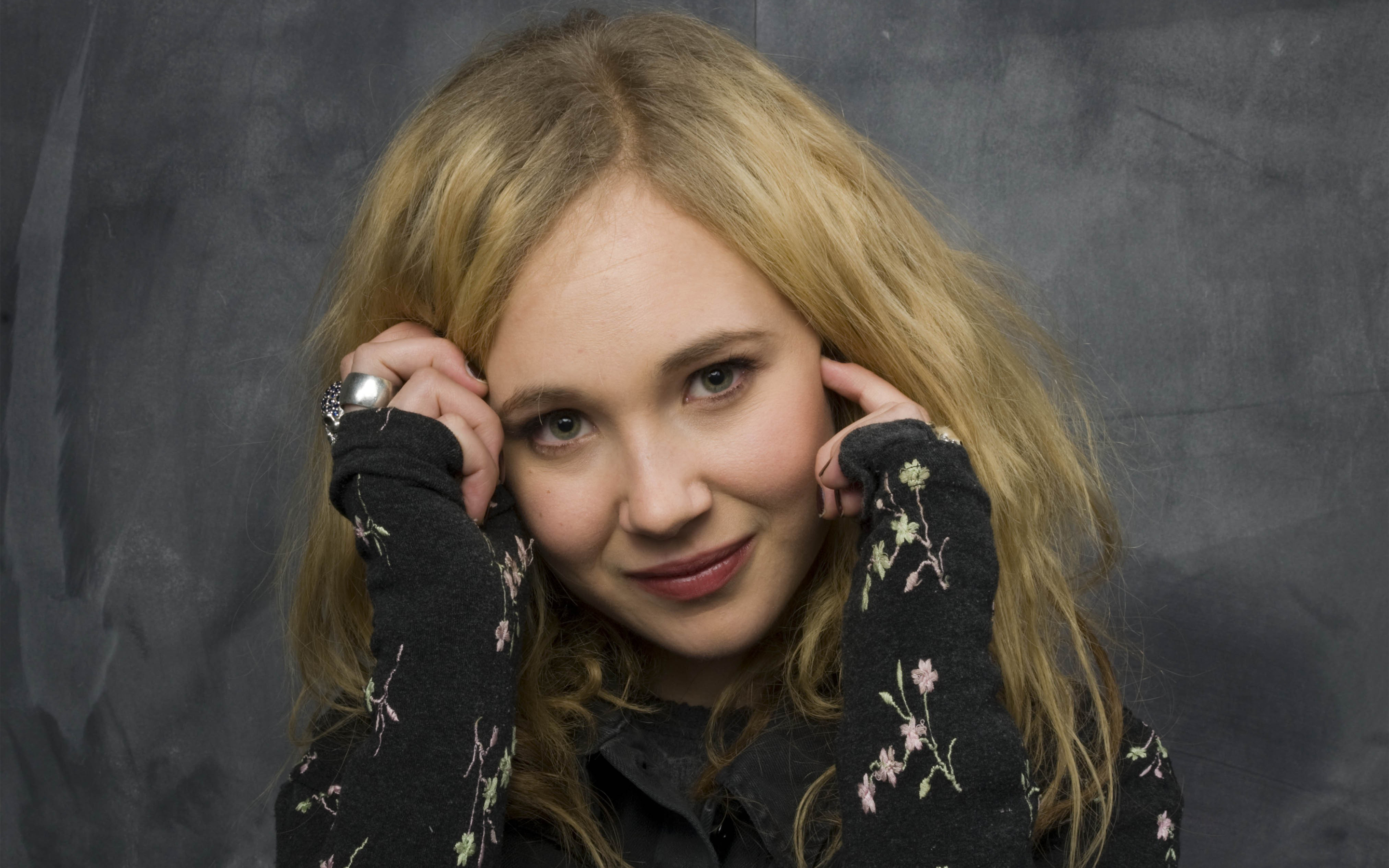 Amazing Juno Temple Pictures & Backgrounds