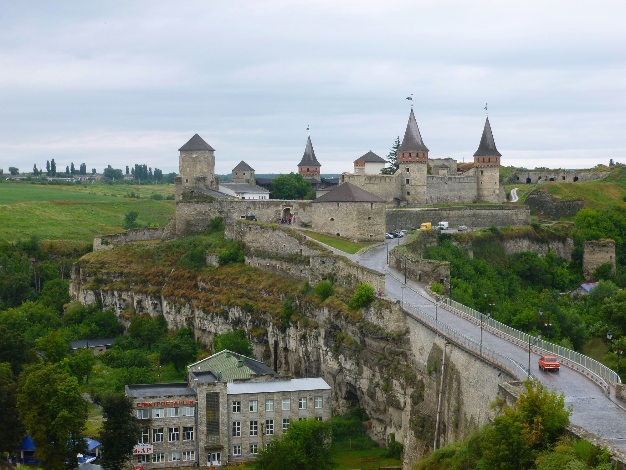High Resolution Wallpaper | Kamianets-Podilskyi Castle 2000x1500 px