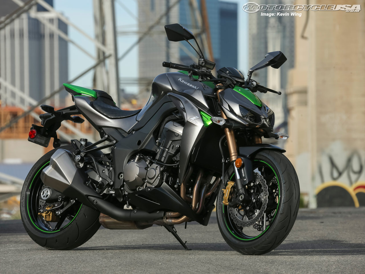 Kawasaki Z1000R Price | Mileage, Specs, Images of Z1000R - carandbike