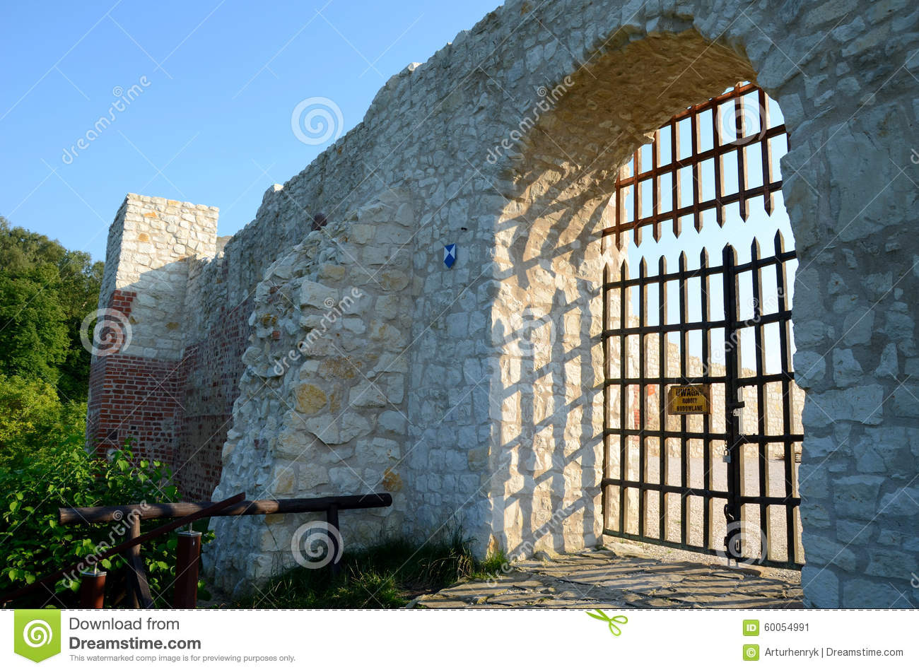 HQ Kazimierz Dolny Castle Wallpapers | File 228.96Kb