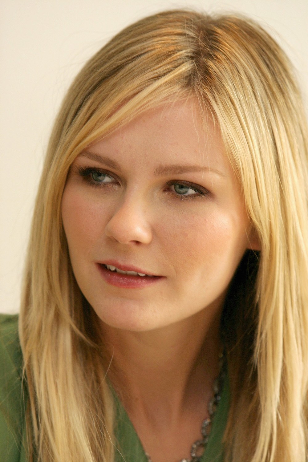 HD Quality Wallpaper | Collection: Celebrity, 1000x1500 Kirsten Dunst