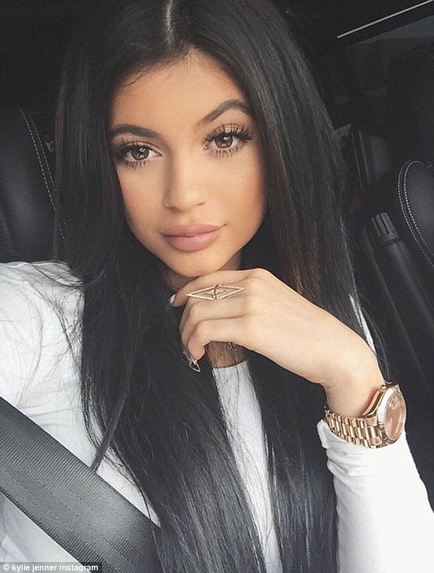 Nice wallpapers Kylie Jenner 634x836px