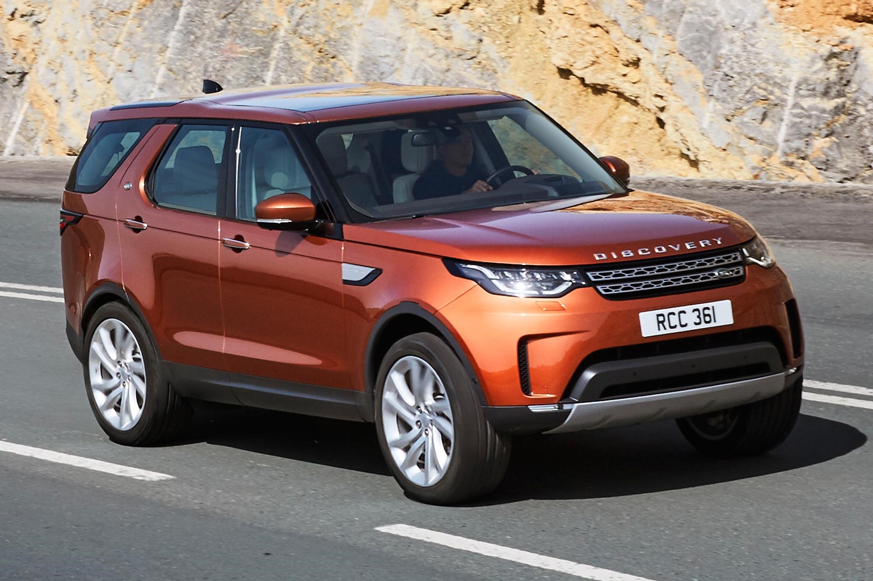 Amazing Land Rover Discovery Pictures & Backgrounds