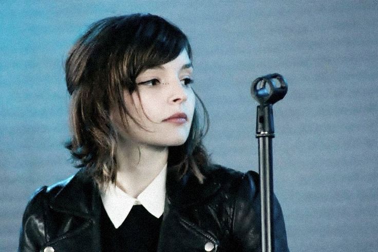 Amazing Lauren Mayberry Pictures & Backgrounds